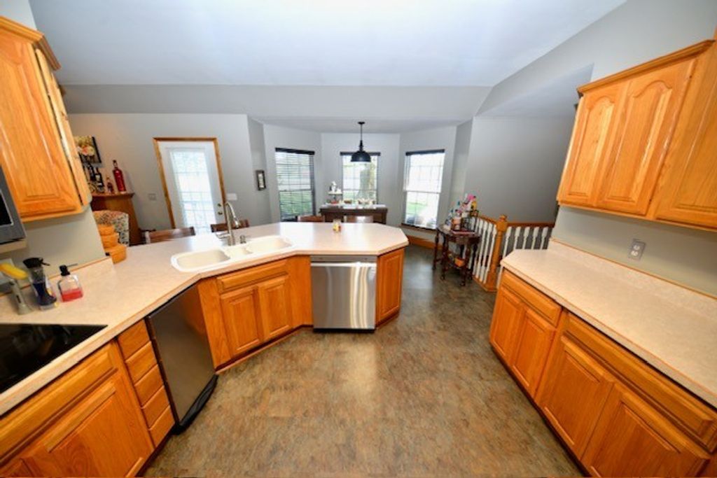 Image 27 of property listing at 3804 Fairfield Road, Mt Vernon, IL 62864