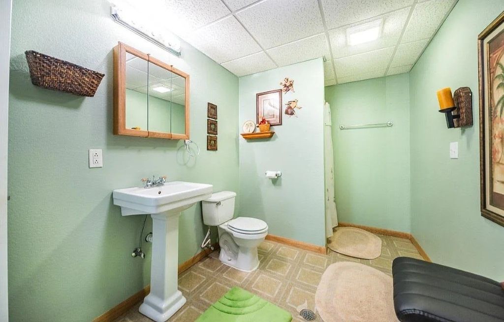 Image 31 of property listing at 3804 Fairfield Road, Mt Vernon, IL 62864