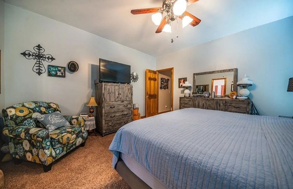 Image 39 of property listing at 3804 Fairfield Road, Mt Vernon, IL 62864