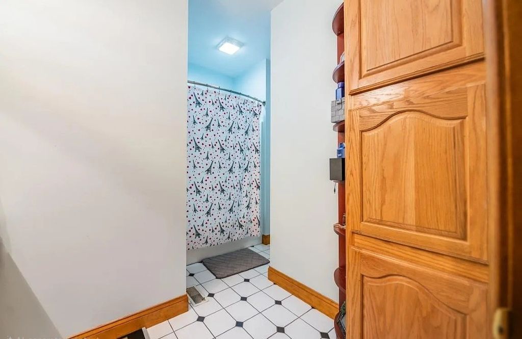 Image 42 of property listing at 3804 Fairfield Road, Mt Vernon, IL 62864