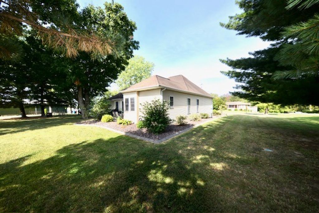 Image 6 of property listing at 3804 Fairfield Road, Mt Vernon, IL 62864
