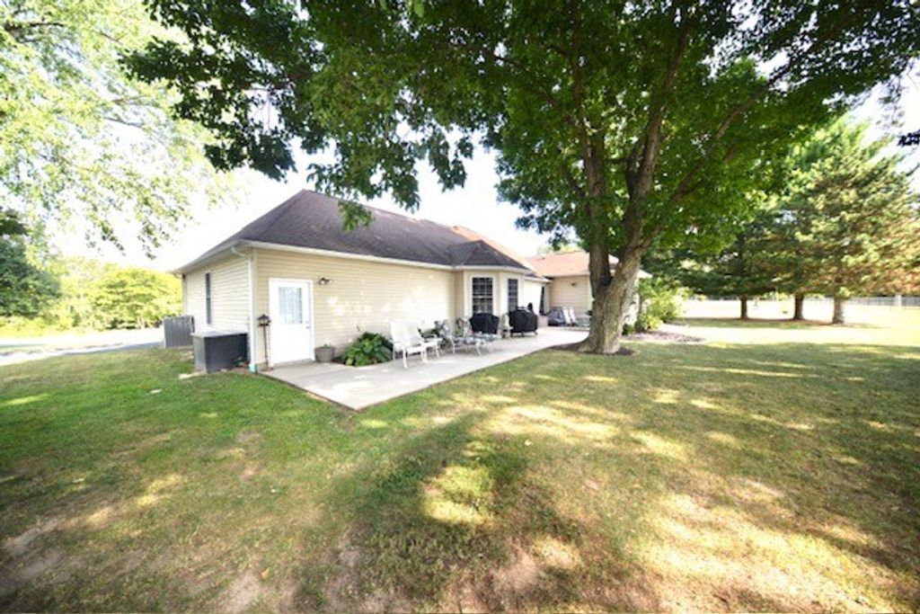 Image 8 of property listing at 3804 Fairfield Road, Mt Vernon, IL 62864