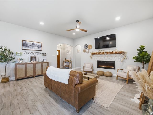 956 Sam Street, Springtown, TX 76082