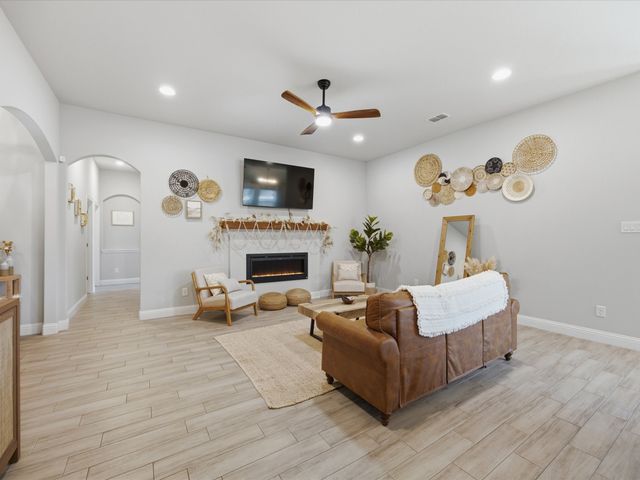956 Sam Street, Springtown, TX 76082