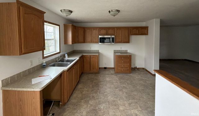 7505 N 1200 Road, Middlebury, IN 46540