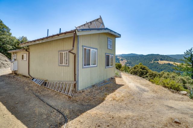 745 Applewood Road, Honeydew, CA 95545