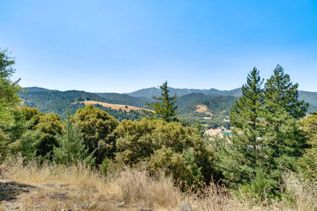 745 Applewood Road, Honeydew, CA 95545