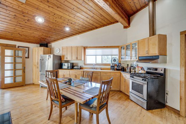 745 Applewood Road, Honeydew, CA 95545