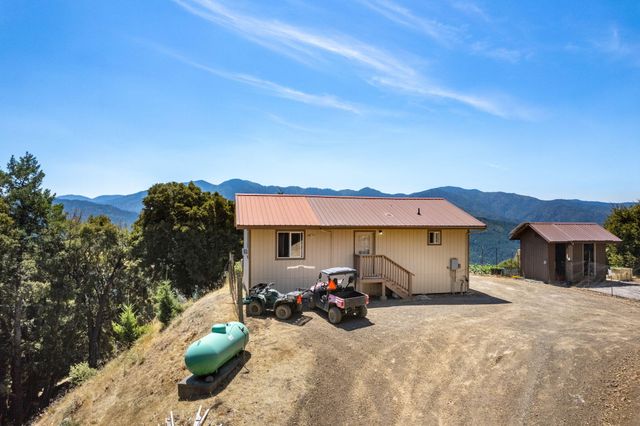 745 Applewood Road, Honeydew, CA 95545