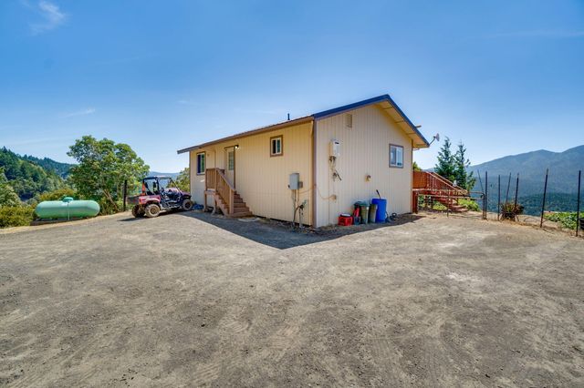 745 Applewood Road, Honeydew, CA 95545