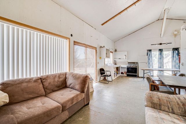 745 Applewood Road, Honeydew, CA 95545