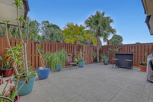 5808 SE Riverboat Drive 304, Stuart, FL 34997