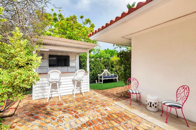 332 PILGRIM Road, West Palm Beach, FL 33405