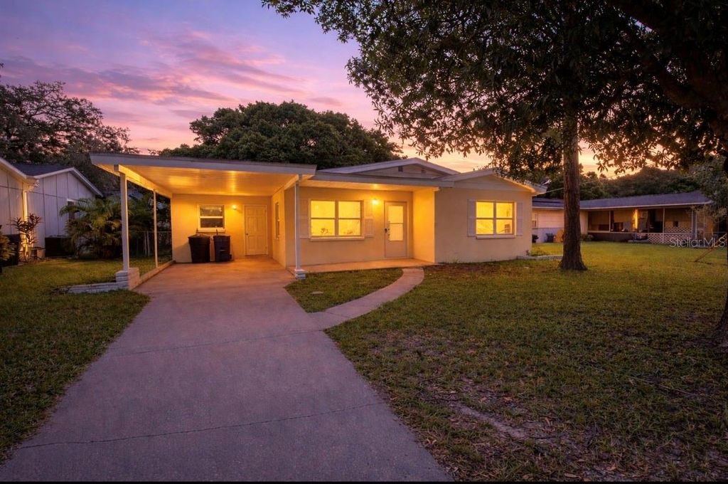 Image 1 of property listing at 1247 DAVIS ROAD, Dunedin, FL 34698