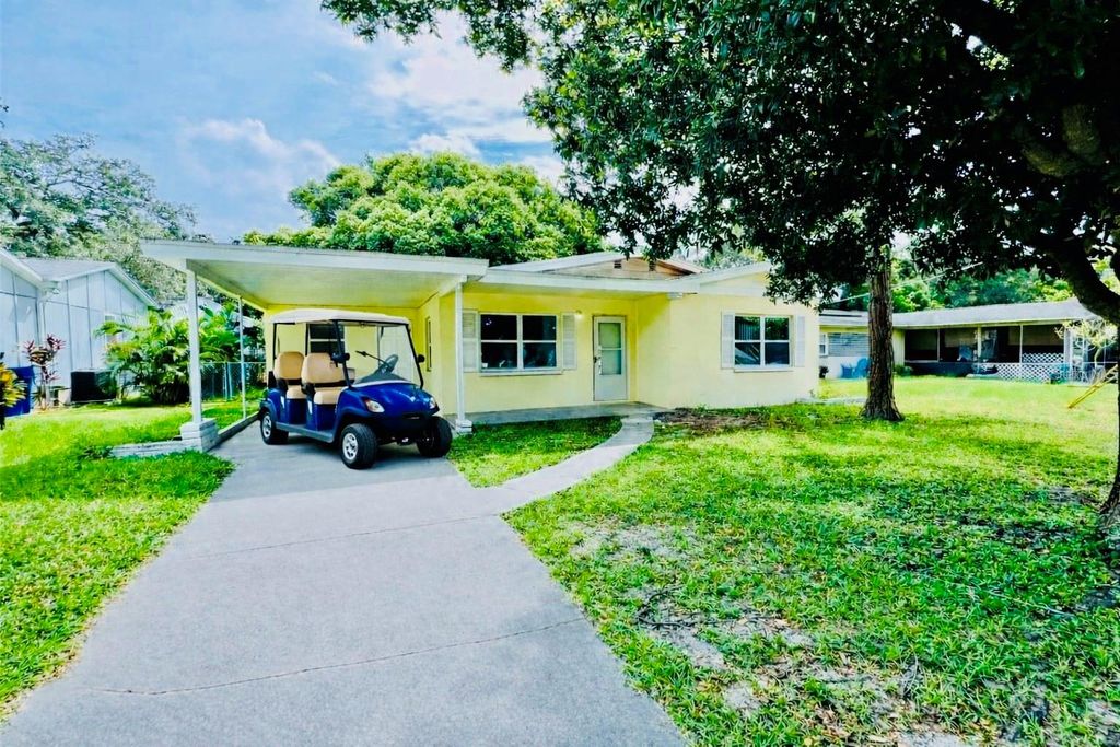 Image 2 of property listing at 1247 DAVIS ROAD, Dunedin, FL 34698