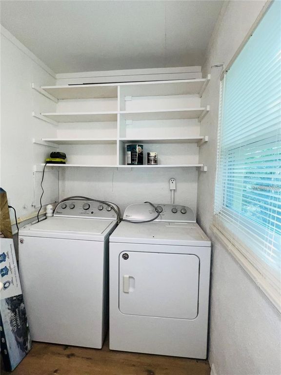 Image 15 of property listing at 1247 DAVIS ROAD, Dunedin, FL 34698