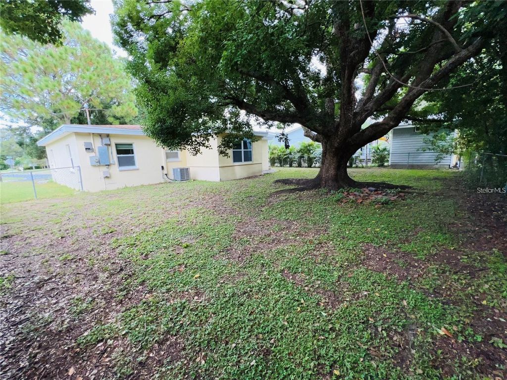 Image 16 of property listing at 1247 DAVIS ROAD, Dunedin, FL 34698