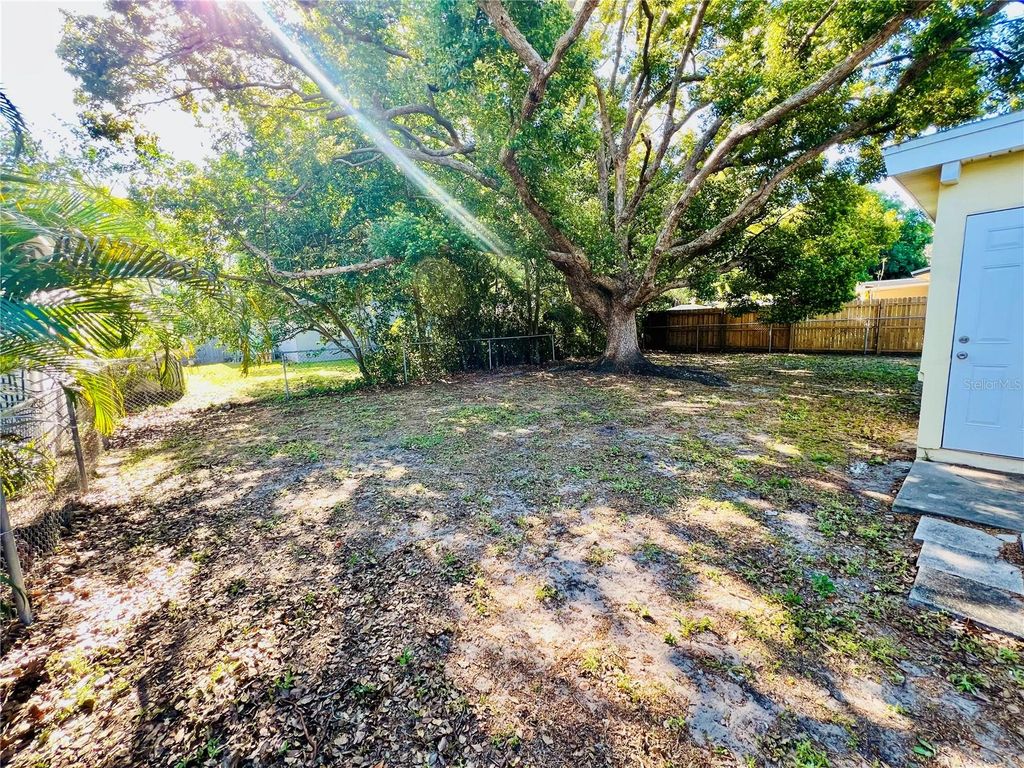 Image 17 of property listing at 1247 DAVIS ROAD, Dunedin, FL 34698