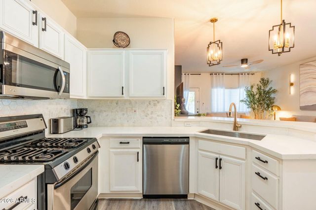 3674 S JOSHUA TREE Lane, Gilbert, AZ 85297