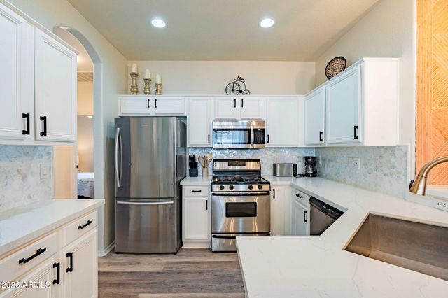 3674 S JOSHUA TREE Lane, Gilbert, AZ 85297