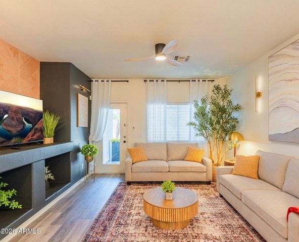 3674 S JOSHUA TREE Lane, Gilbert, AZ 85297
