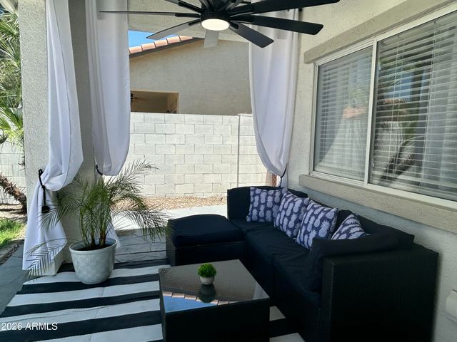 3674 S JOSHUA TREE Lane, Gilbert, AZ 85297