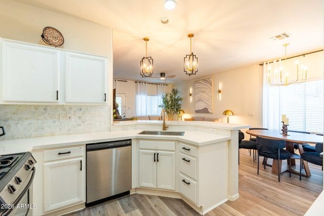 3674 S JOSHUA TREE Lane, Gilbert, AZ 85297