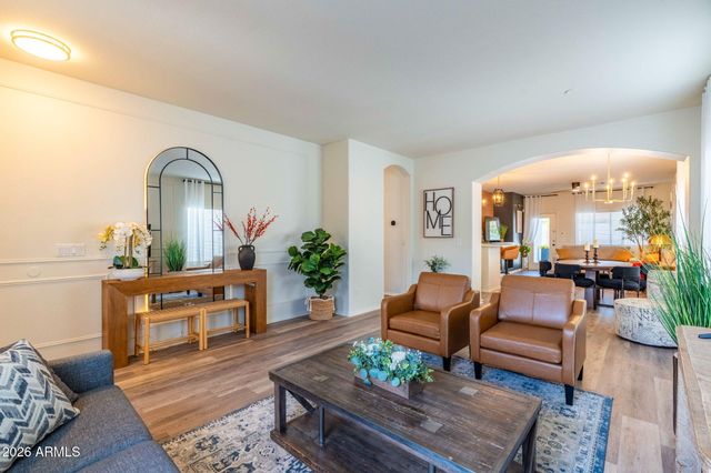 3674 S JOSHUA TREE Lane, Gilbert, AZ 85297