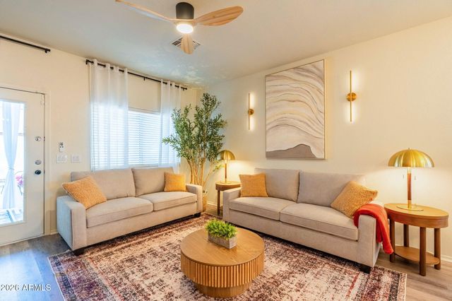 3674 S JOSHUA TREE Lane, Gilbert, AZ 85297
