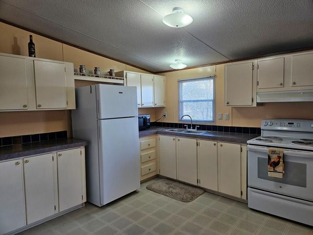 448 Reeves Lane, Harper, TX 78631