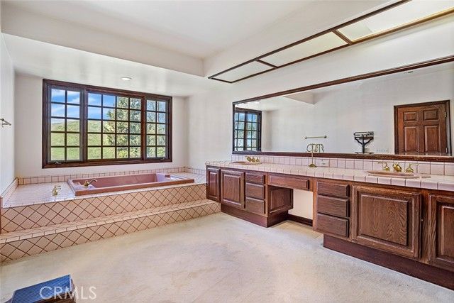 24840 Wooded Vista, West Hills (los Angeles), CA 91307