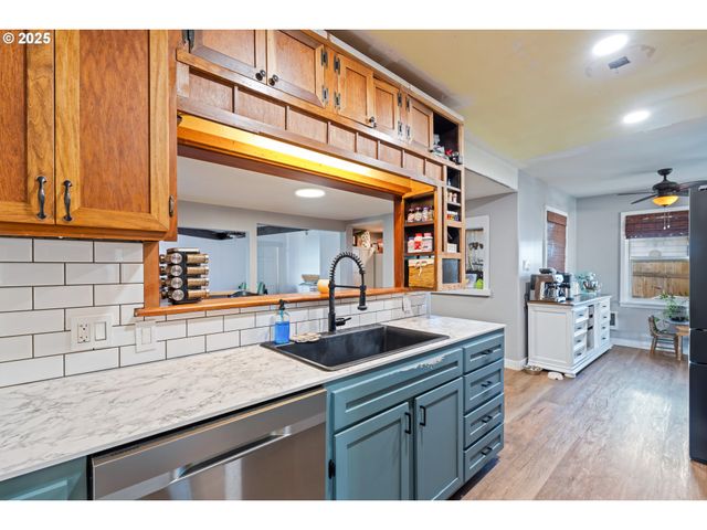 1416 E 14TH St, The Dalles, OR 97058