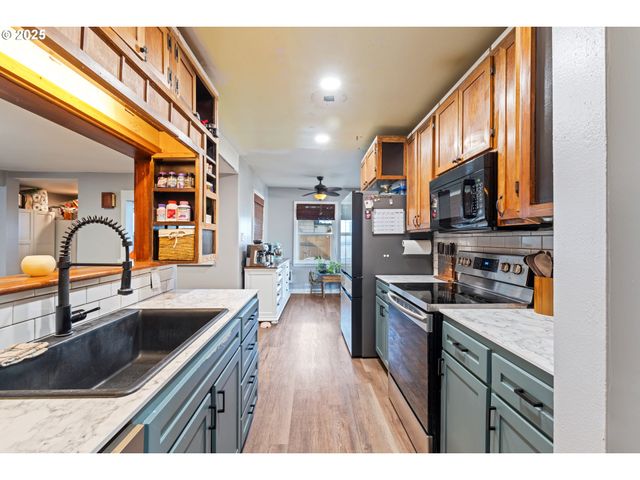 1416 E 14TH St, The Dalles, OR 97058