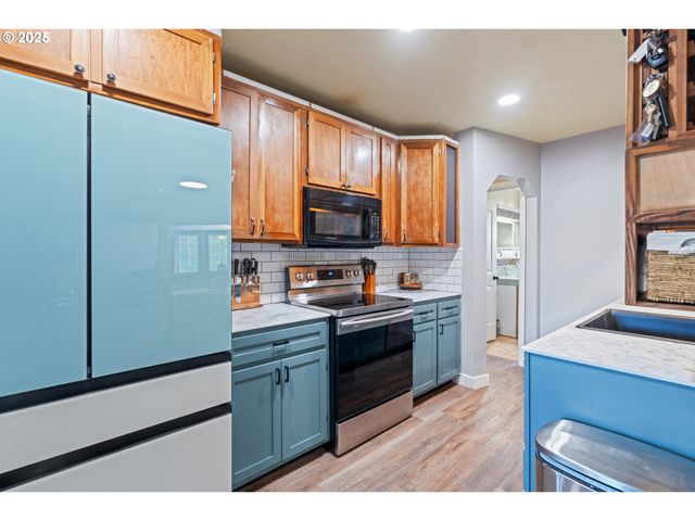 1416 E 14TH St, The Dalles, OR 97058