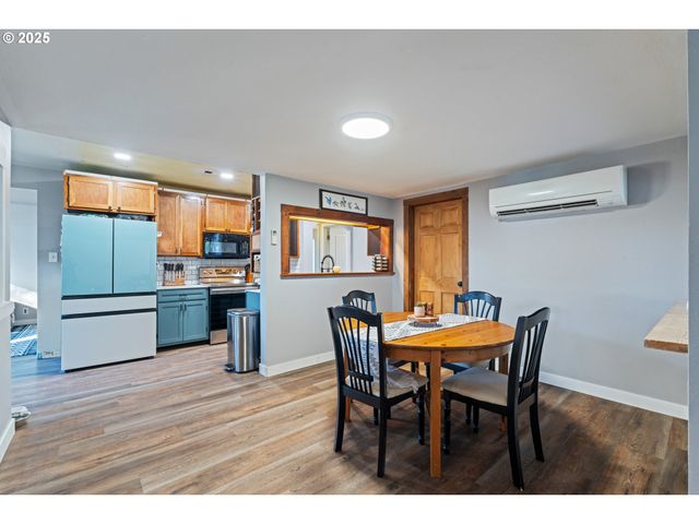 1416 E 14TH St, The Dalles, OR 97058