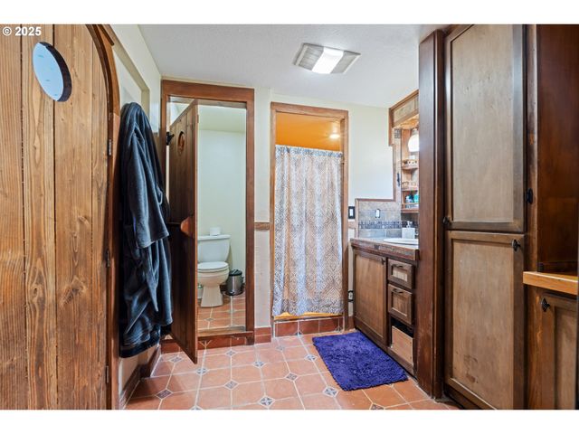 1416 E 14TH St, The Dalles, OR 97058