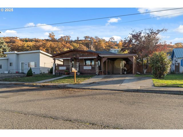 1416 E 14TH St, The Dalles, OR 97058
