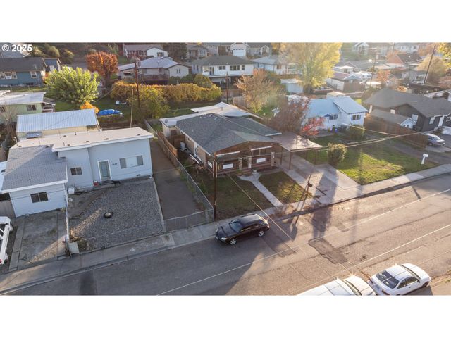 1416 E 14TH St, The Dalles, OR 97058