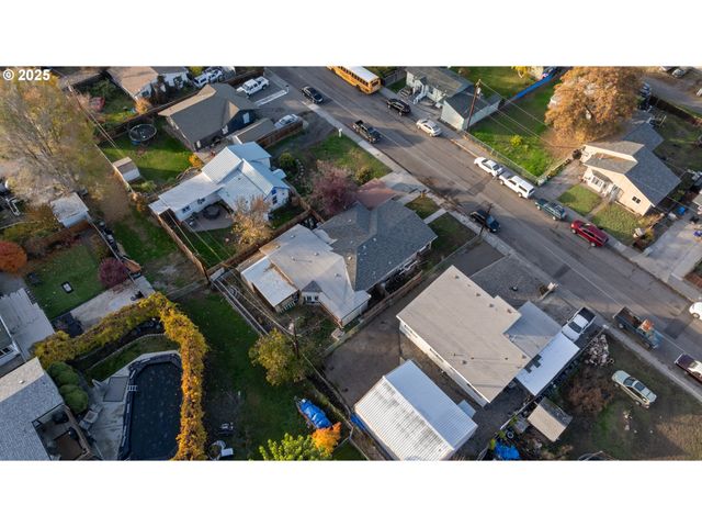 1416 E 14TH St, The Dalles, OR 97058