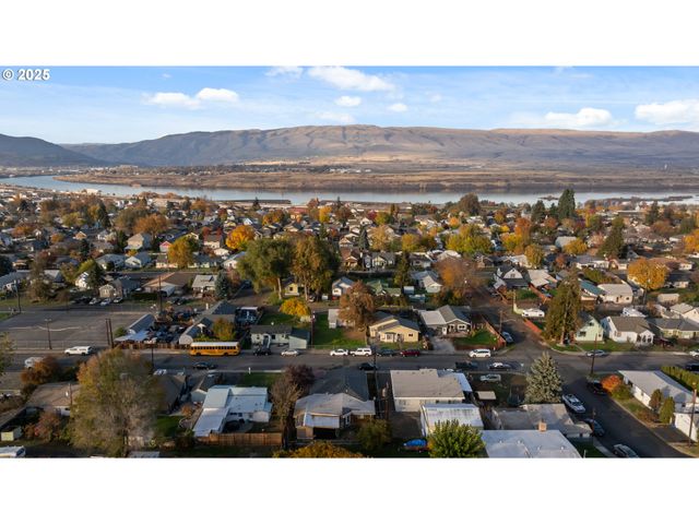 1416 E 14TH St, The Dalles, OR 97058