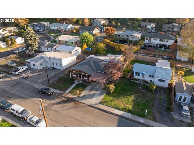 1416 E 14TH St, The Dalles, OR 97058