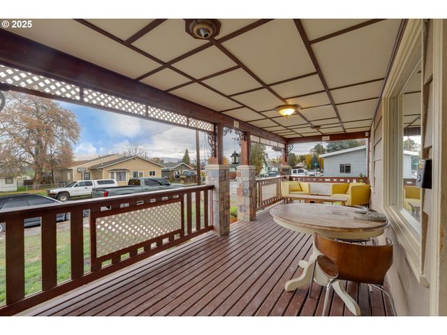 1416 E 14TH St, The Dalles, OR 97058