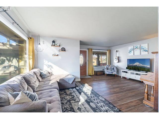 1416 E 14TH St, The Dalles, OR 97058