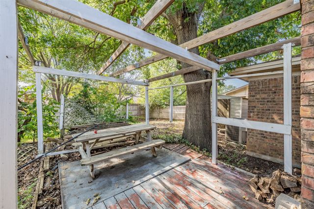 3213 Whisperwood Court, Bedford, TX 76021