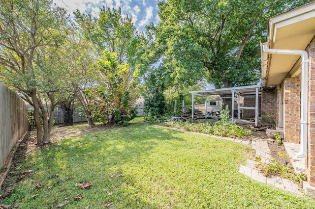 3213 Whisperwood Court, Bedford, TX 76021