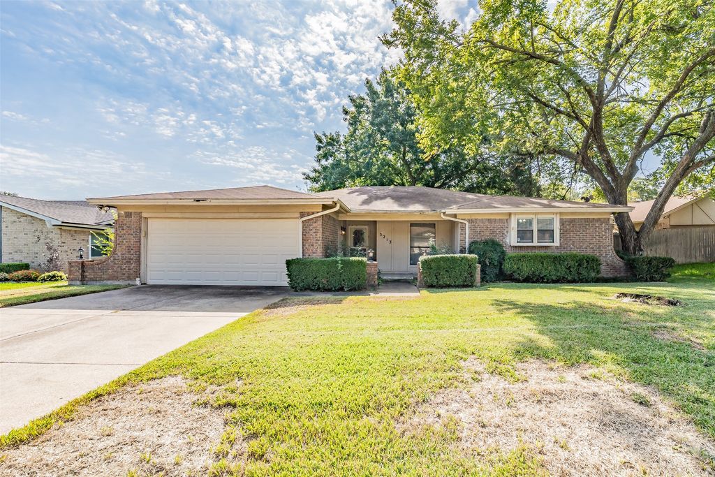 3213 Whisperwood Court, Bedford, TX 76021 — photo 2
