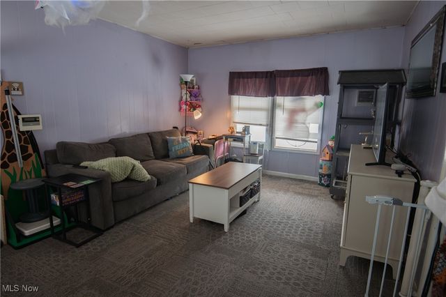 92 larry Lane, Cortland, OH 44410