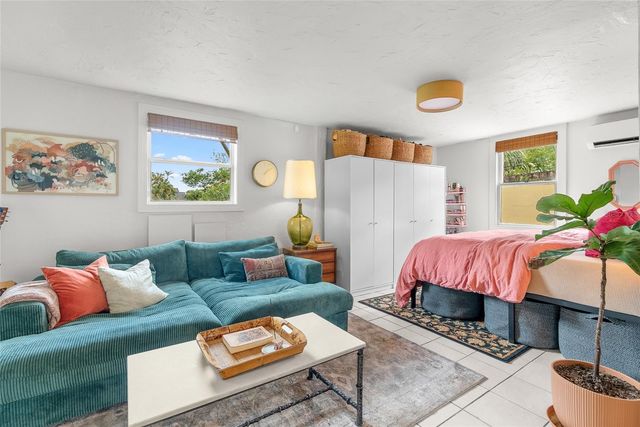 2244 8TH AVENUE N, St Petersburg, FL 33713