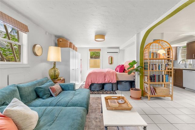 2244 8TH AVENUE N, St Petersburg, FL 33713