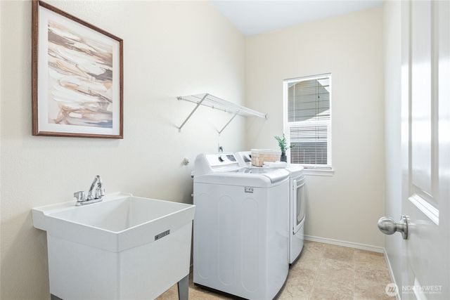 7927 NE 87th Place, Marysville, WA 98270